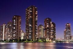 ЯКартинка.РФ-Обои-2560х1440.-Город-ночью-15