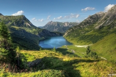 ЯКартинка.РФ-Обои-2560х1440.-Поля-в-горах-17