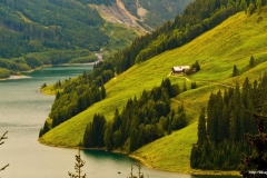 ЯКартинка.РФ-Обои-2560х1440.-Поля-в-горах-22