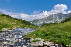 ЯКартинка.РФ-Обои-2560х1440.-Поля-в-горах-43
